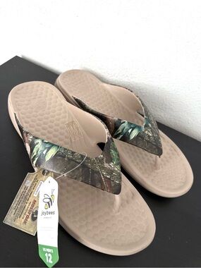 Joybees Casual Flip Flop Sandals in the Mossy Oak Graphics Beach Pool